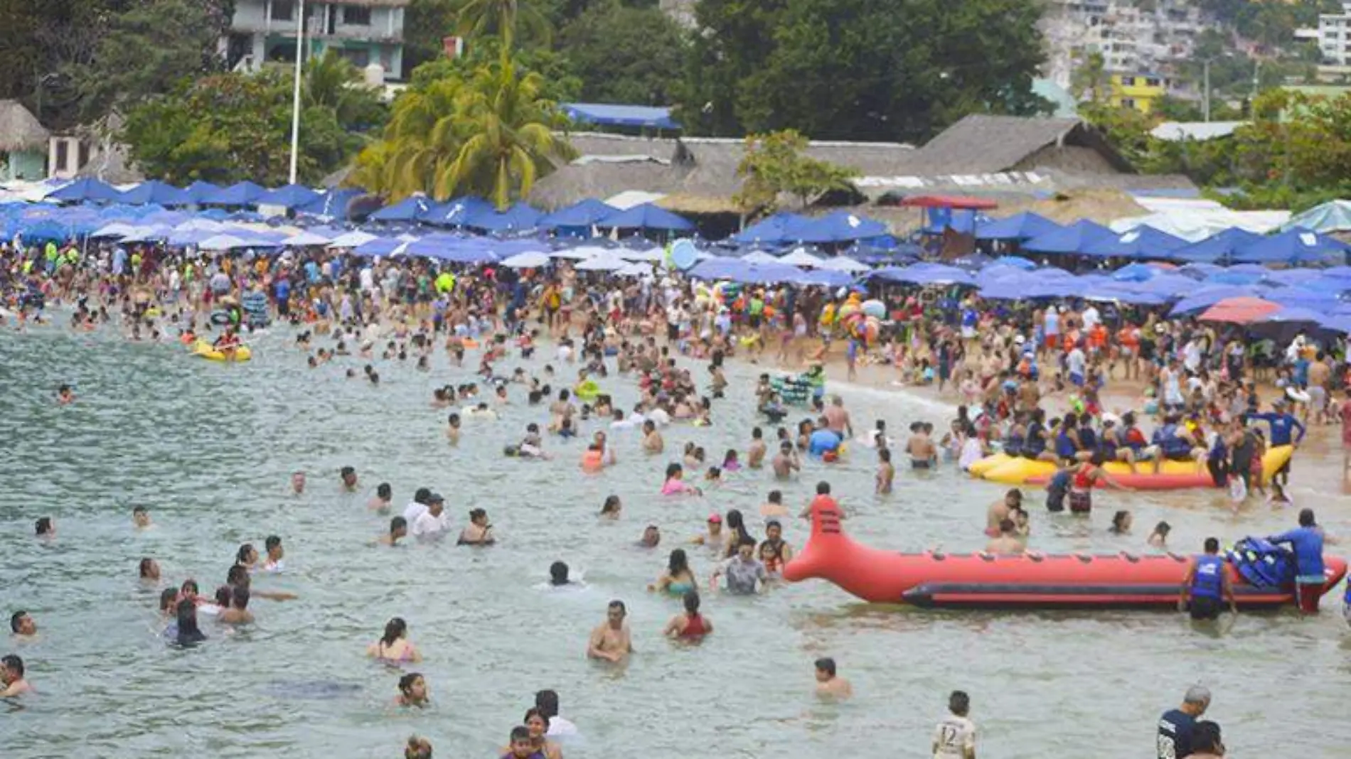 playas de acapulco llenas